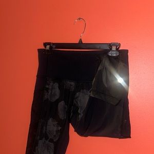 Lululemon Athletica Black floral Seek the Heat cropped leggings